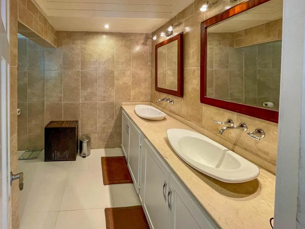 Beachcomber Home Saint James Tatil Evi